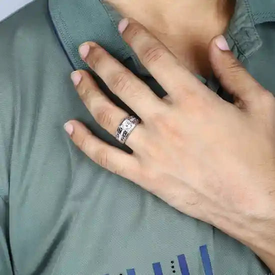 Men's Pyramid-Cut Silver Ring with Brilliant Center Stone – Modern Geometric Design