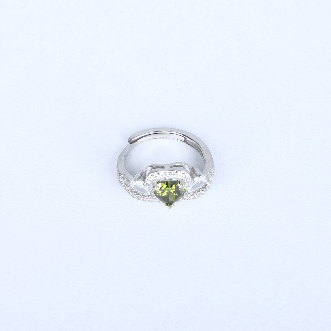 Women's Heart-Shaped Green Gemstone Ring – Sparkling Halo & Twisted Band Design