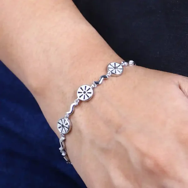 925 Silver Chain Bracelet with Geometric Floral Accents – Artful Elegance - Image 2