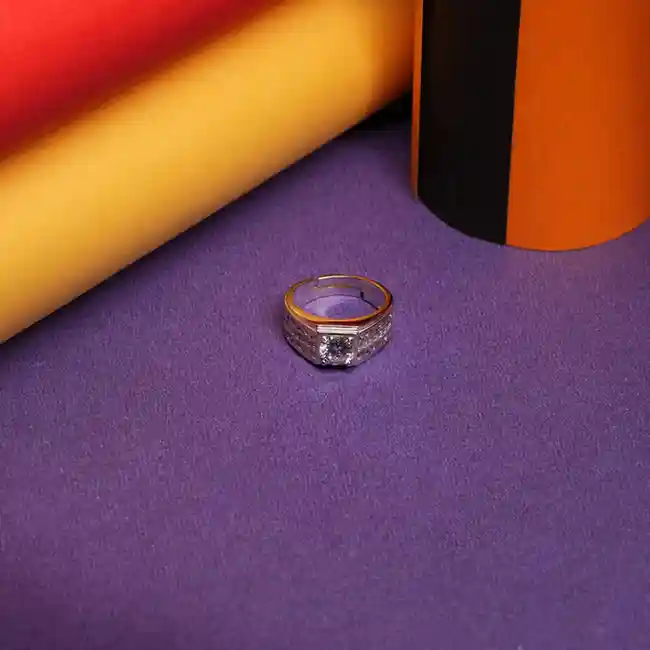 Men’s Pyramid-Cut Silver Ring with Brilliant Center Stone – Modern Geometric Design