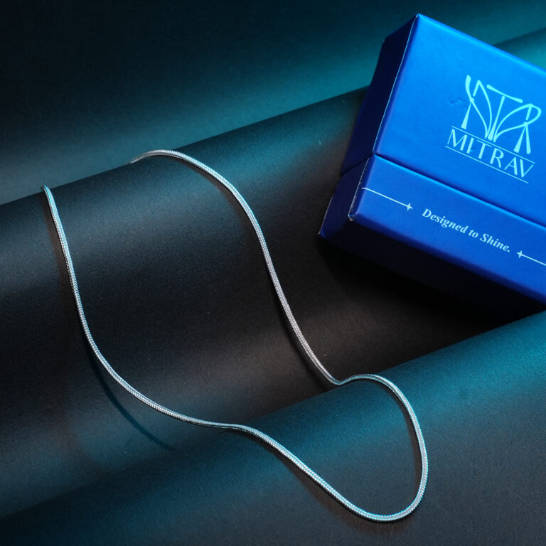 Sleek 925 Silver Snake Chain – Fluid Elegance in Every Curve