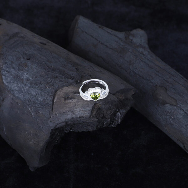 Women's Heart-Shaped Green Gemstone Ring – Sparkling Halo & Twisted Band Design - Image 2