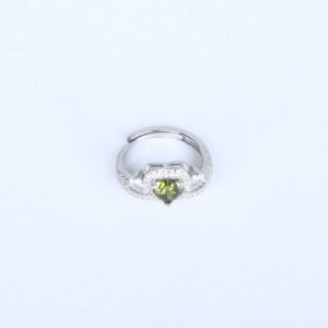 Women's Heart-Shaped Green Gemstone Ring – Sparkling Halo & Twisted Band Design