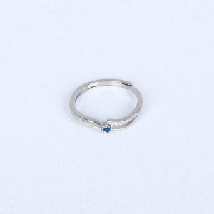 Women's Silver Wave Ring with Blue Sapphire Accent – Elegant & Minimalist Design