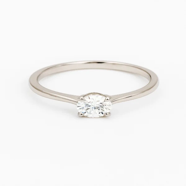 Women's Elegant Classic Solitaire Silver Ring with Sparkling Cubic Zirconia